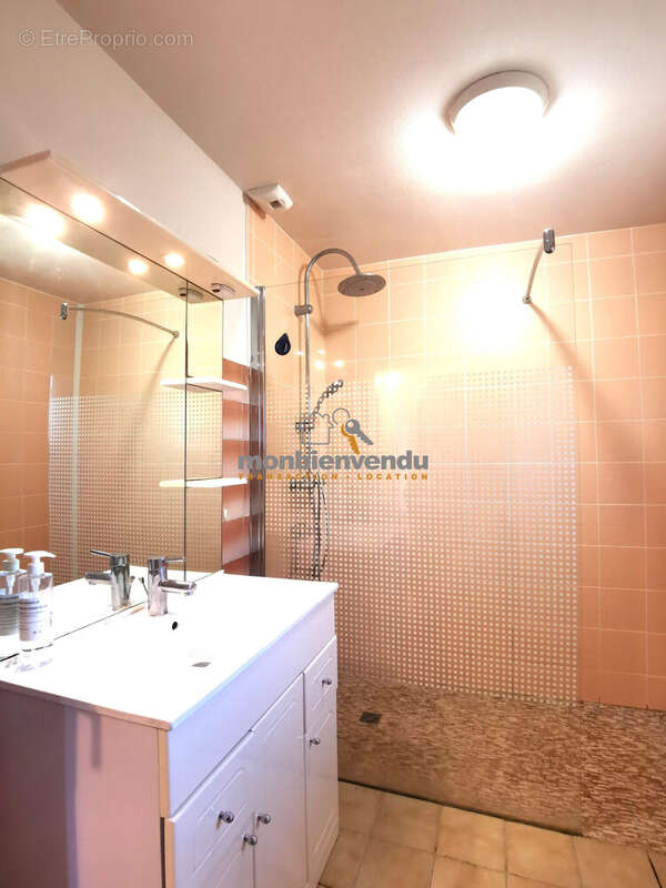 Maison à LAFEUILLADE-EN-VEZIE