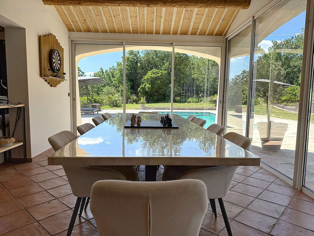 Maison 250 m² à Saint-Paul-En-Foret  - photo 6