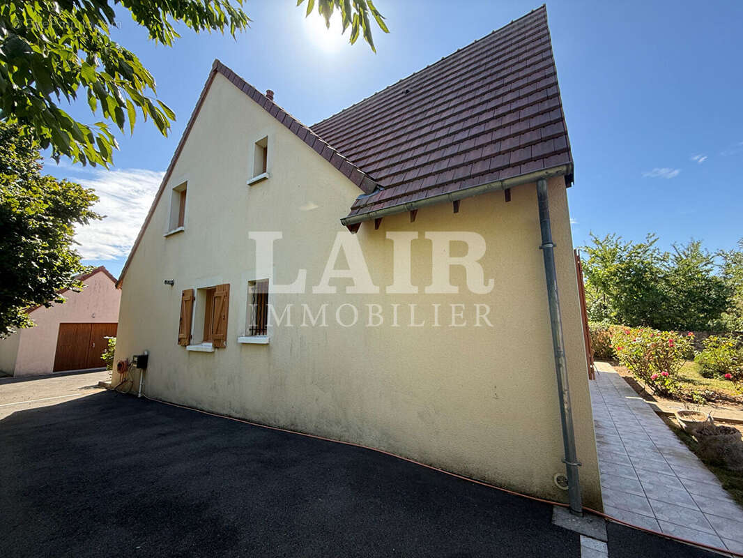 Maison familiale de 165 m² avec jardin, double garage et vie de plain-pied réf: F15552 - photo 14