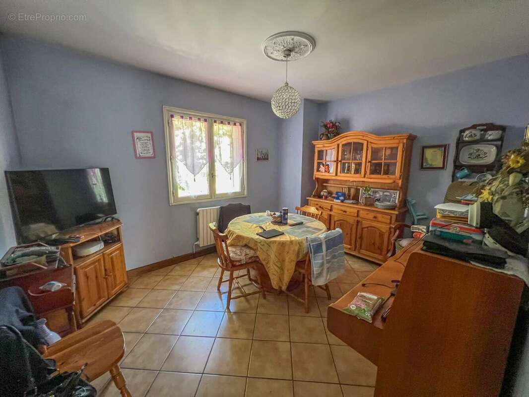 Maison à LE MESNIL-SAINT-DENIS