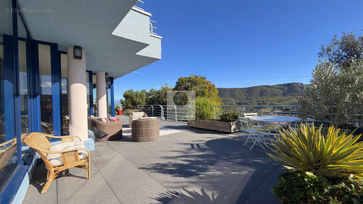 Maison d'architecte avec superbe vue - photo 5