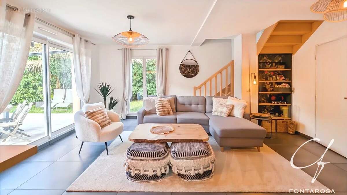 Maison à ROQUEBRUNE-SUR-ARGENS