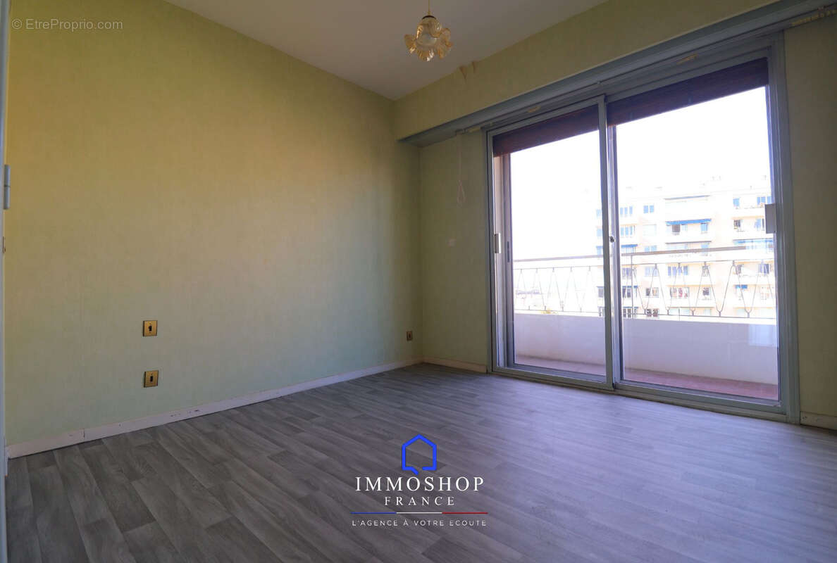 Appartement à MARSEILLE-4E