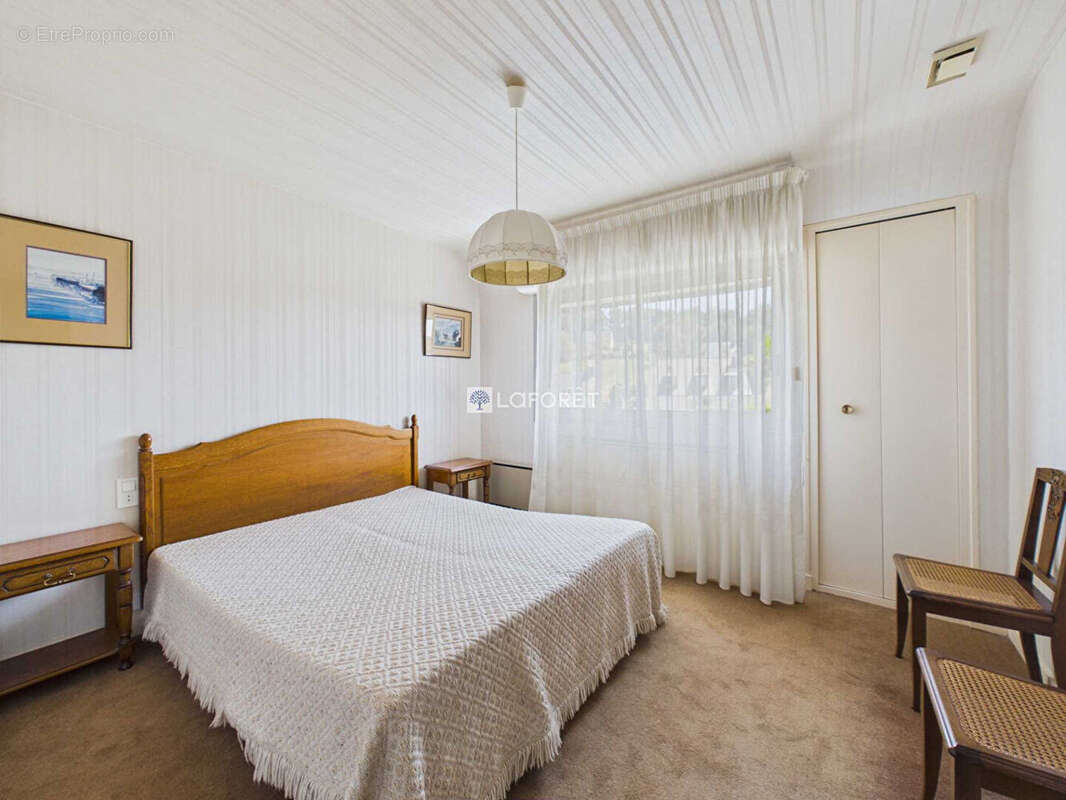 Maison 7 pièce(s) 162m2 -  ELLIANT - photo 11