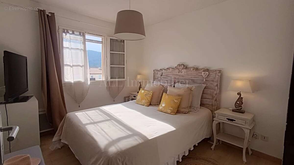 Appartement à LA MOLE