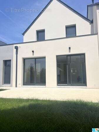 Maison à MONTREUIL-LE-GAST