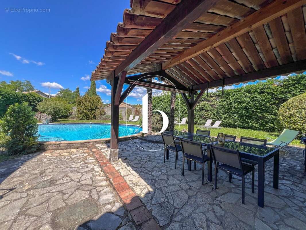 Maison 350 m² à Bessas  - photo 8