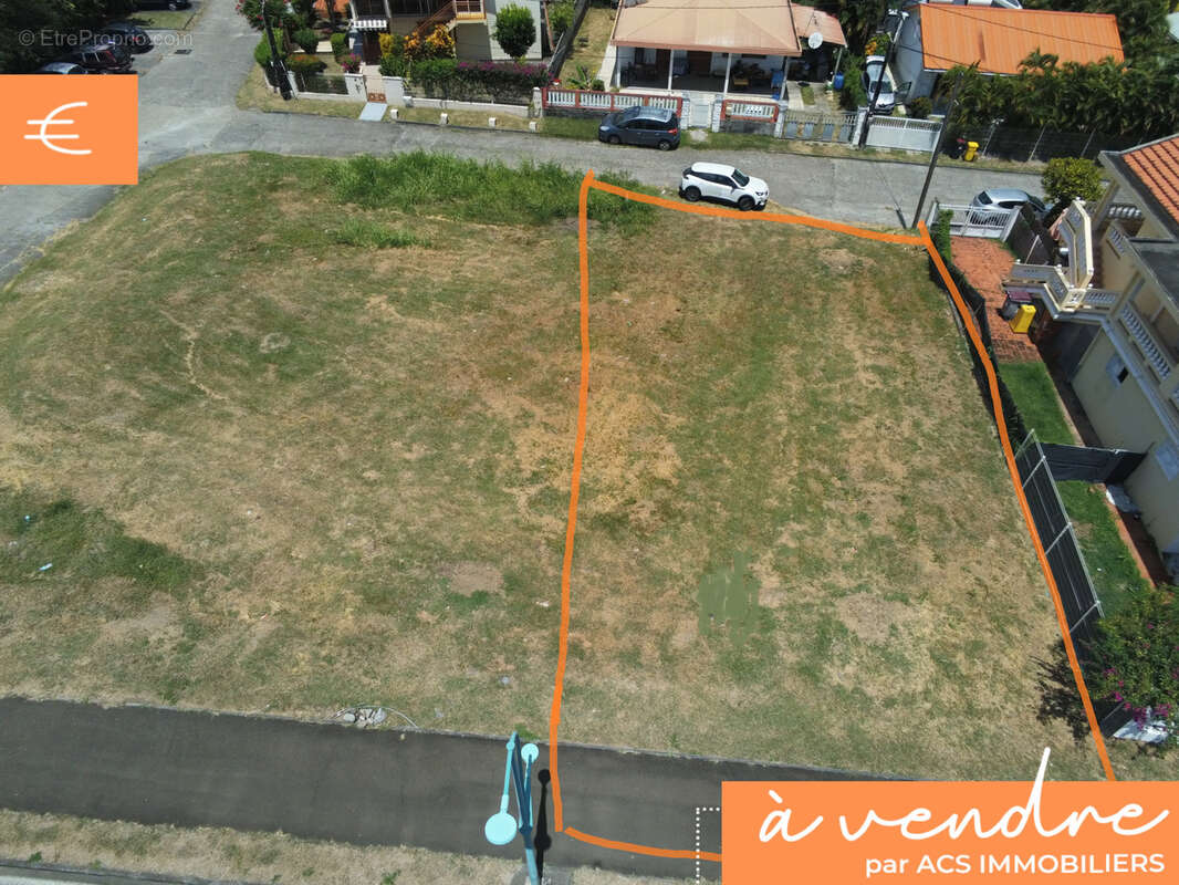 Terrain à SAINTE-ANNE