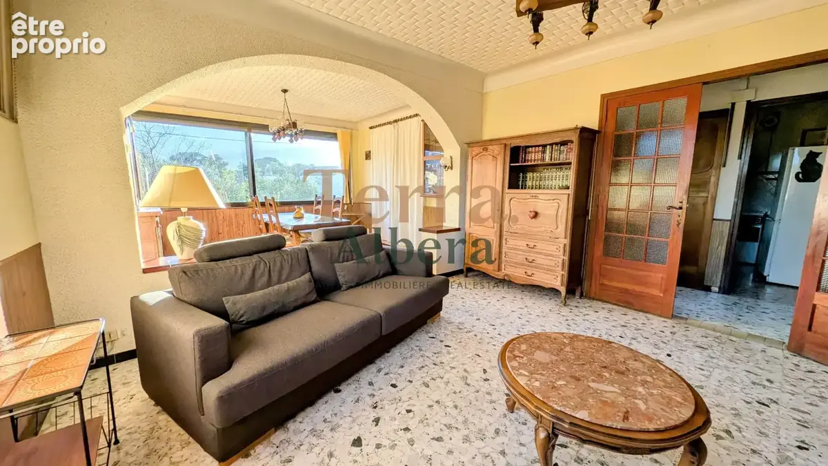 Saint-Genis-Des-Fontaines - Villa de 308 m2 avec 3 Appartements - photo 9