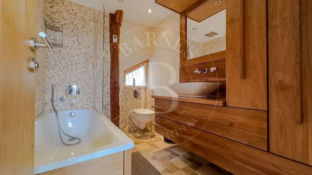 Maison à LES ALLUES