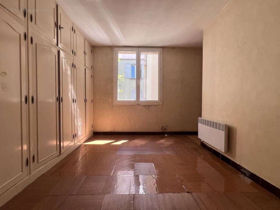 Appartement à MARSEILLE-4E
