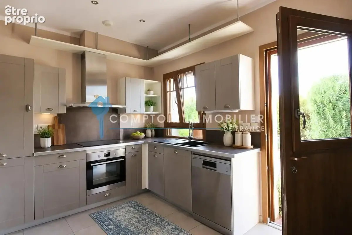 A vendre proche Anet (27) belle maison de ville 240 m2 sur terrain de 675 m2 - photo 4