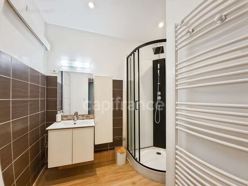 Appartement à VILLENEUVE-LES-AVIGNON