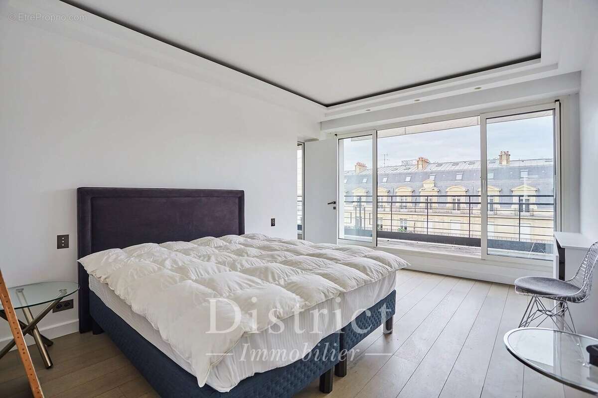 Appartement à PARIS-8E