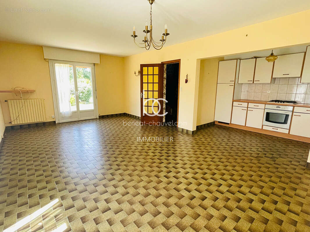 VENTE Maison de Charme SARZEAU  4 Chambres  Terrain 1300 m² Constructible  Proche Plages & Commerces  56370 - photo 3