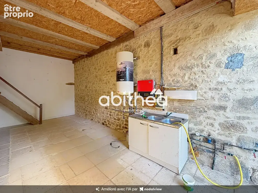 Propriété sur 6,5 ha, avec étang, prairies et bois. - photo 8