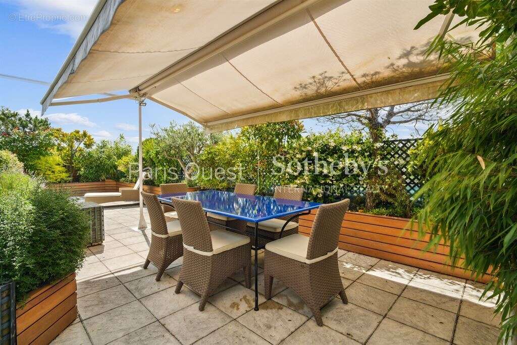 Appartement à NEUILLY-SUR-SEINE