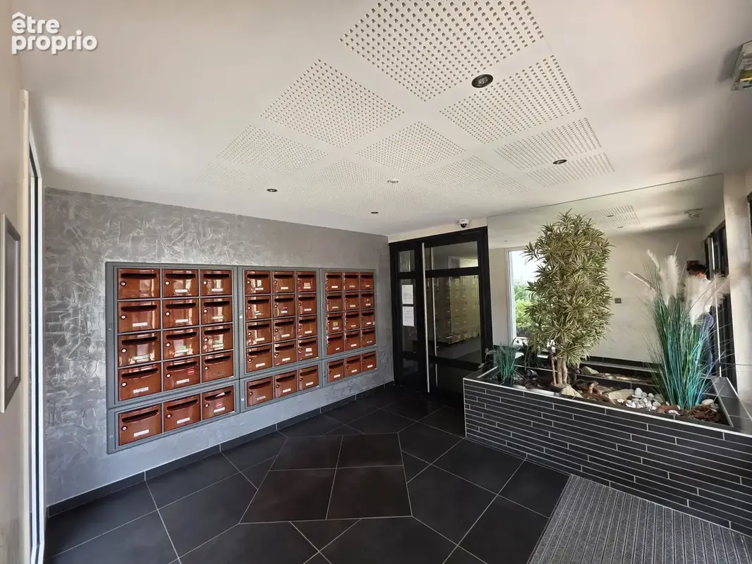 EXCLUSIVITE - Cézeaux, Superbe T3 récent avec terrasse et garage - photo 11