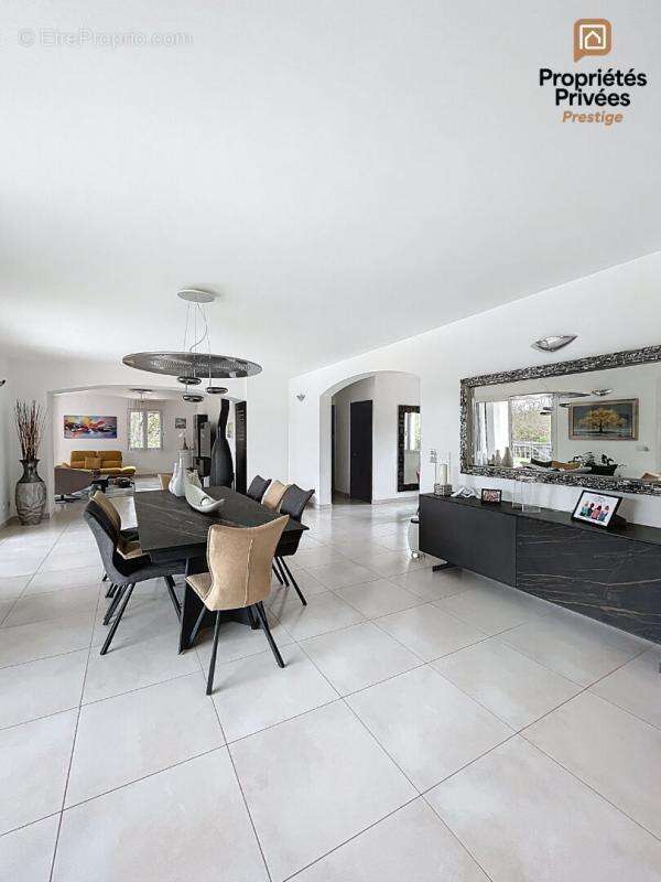 Villa provençale 260 m² ? 4 suites ? piscine, jacuzzi ? terrain paysager 5 000 m² ? DPE A ? Saint-Maximin-la-Sainte-Baume - photo 9