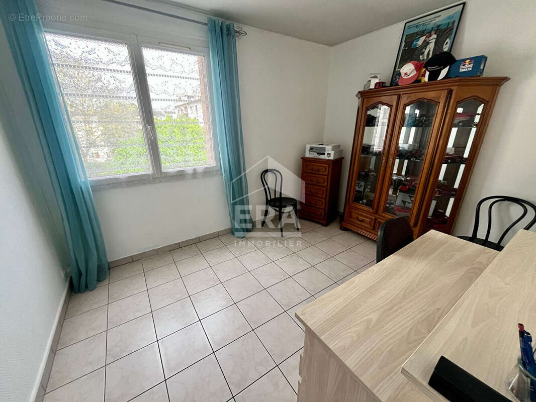 Appartement à LES CLAYES-SOUS-BOIS