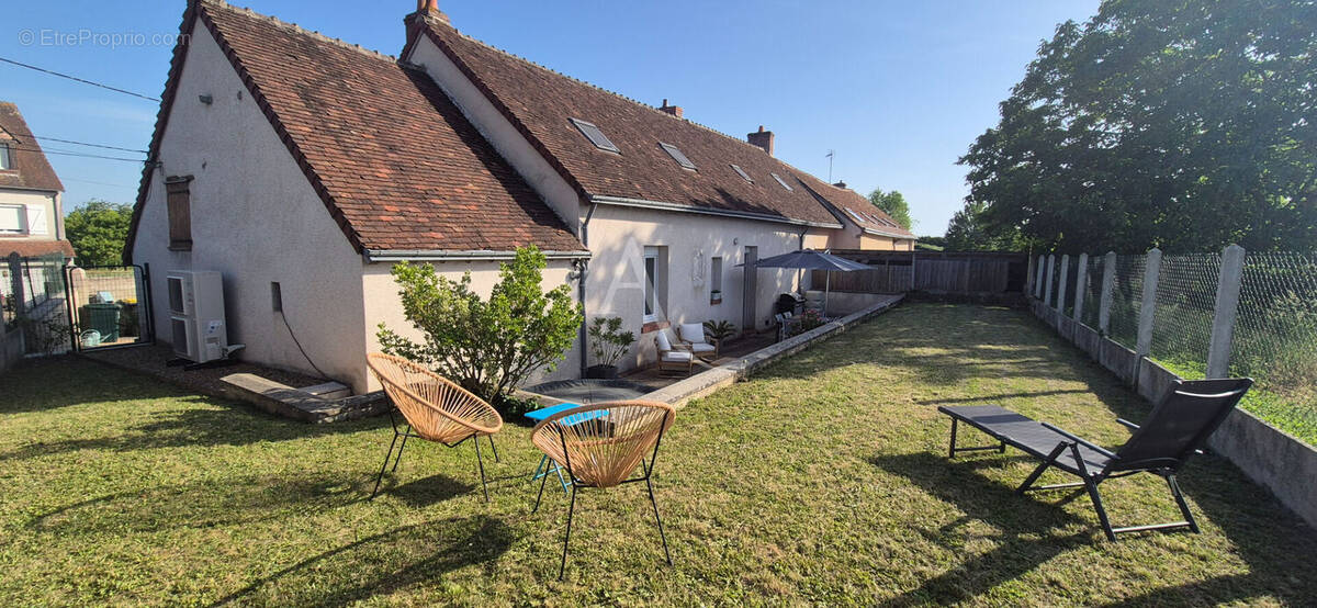 Maison à LA CHAPELLE-VENDOMOISE