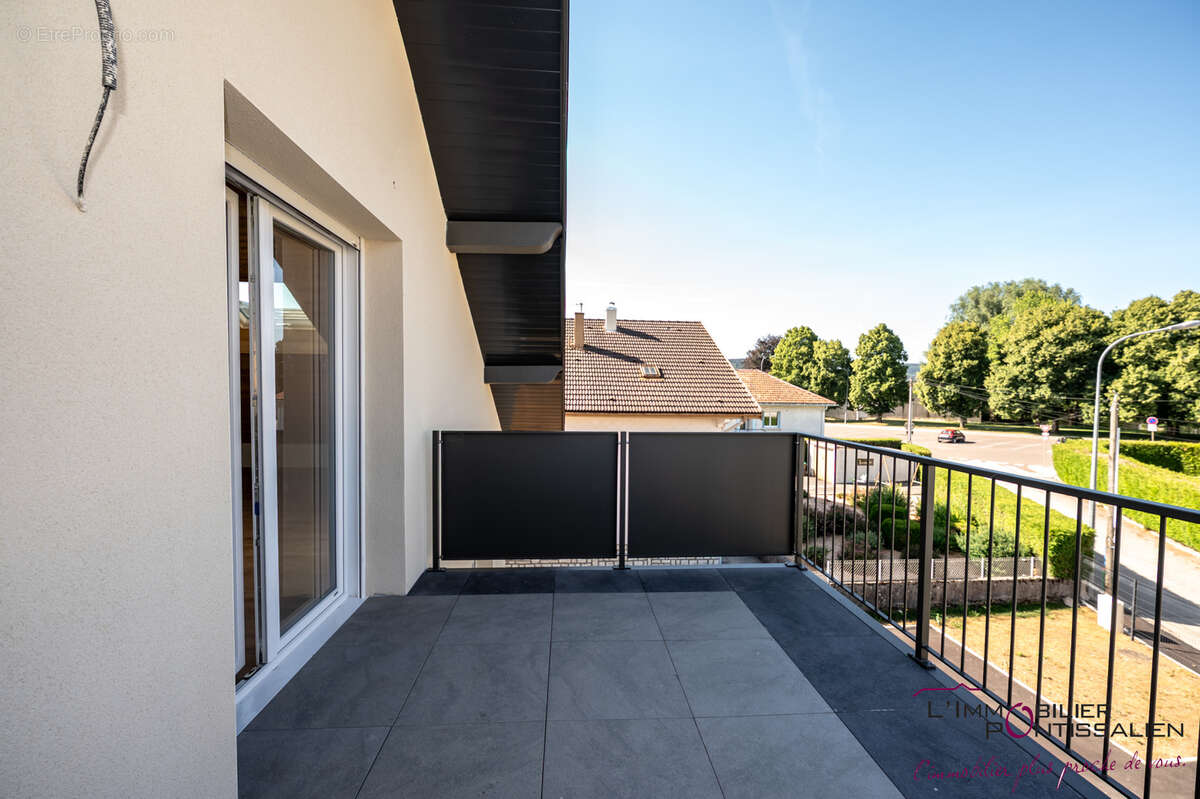Pontarlier :t3 refait a neuf,terrasse et parking - photo 18