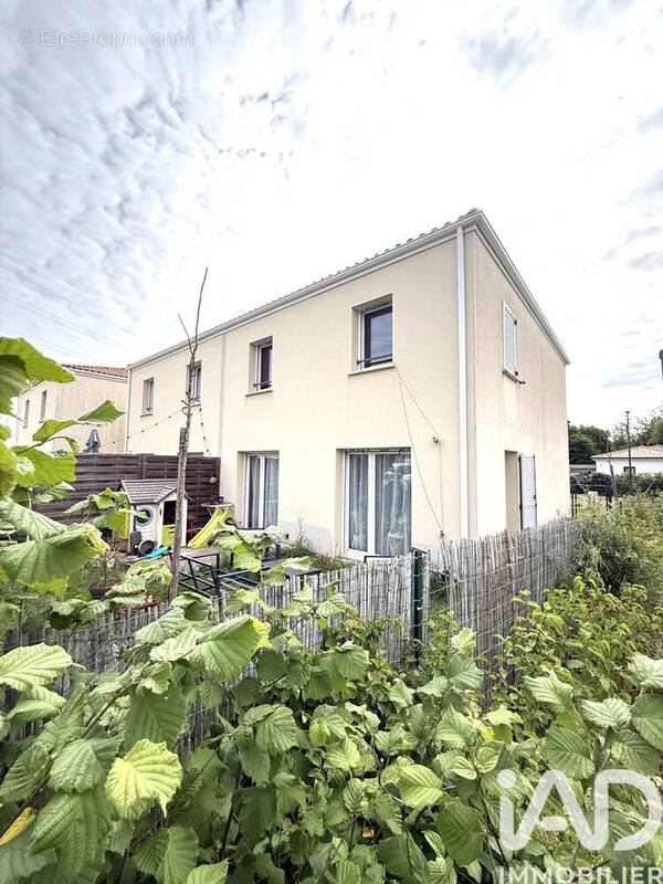 Photo 1 - Maison à MIGNALOUX-BEAUVOIR