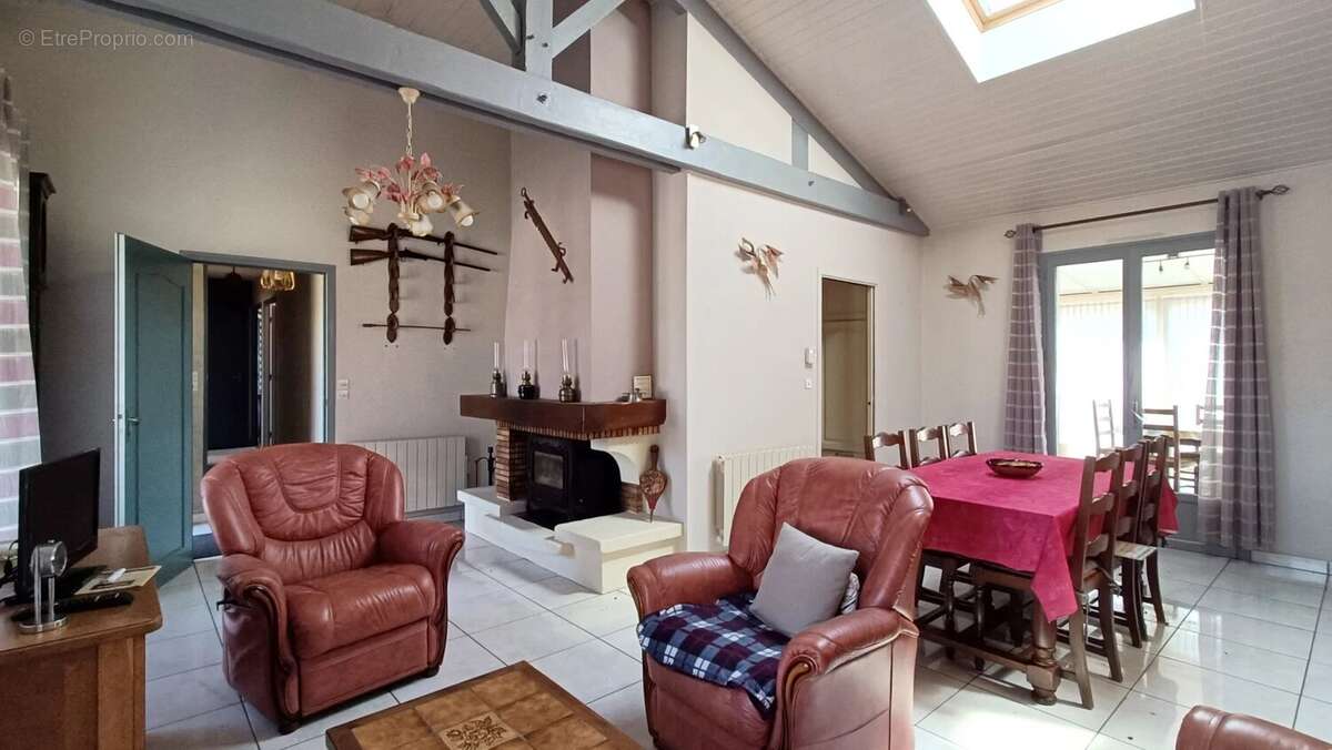 Maison à LATILLE