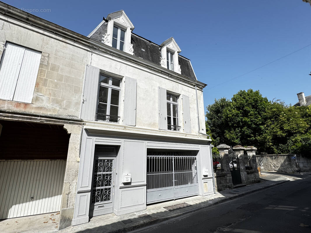 Maison à BARBEZIEUX-SAINT-HILAIRE