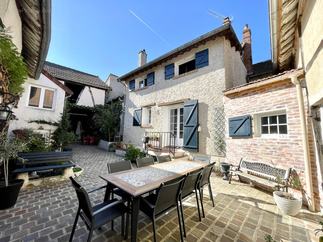 Maison à FRENEUSE