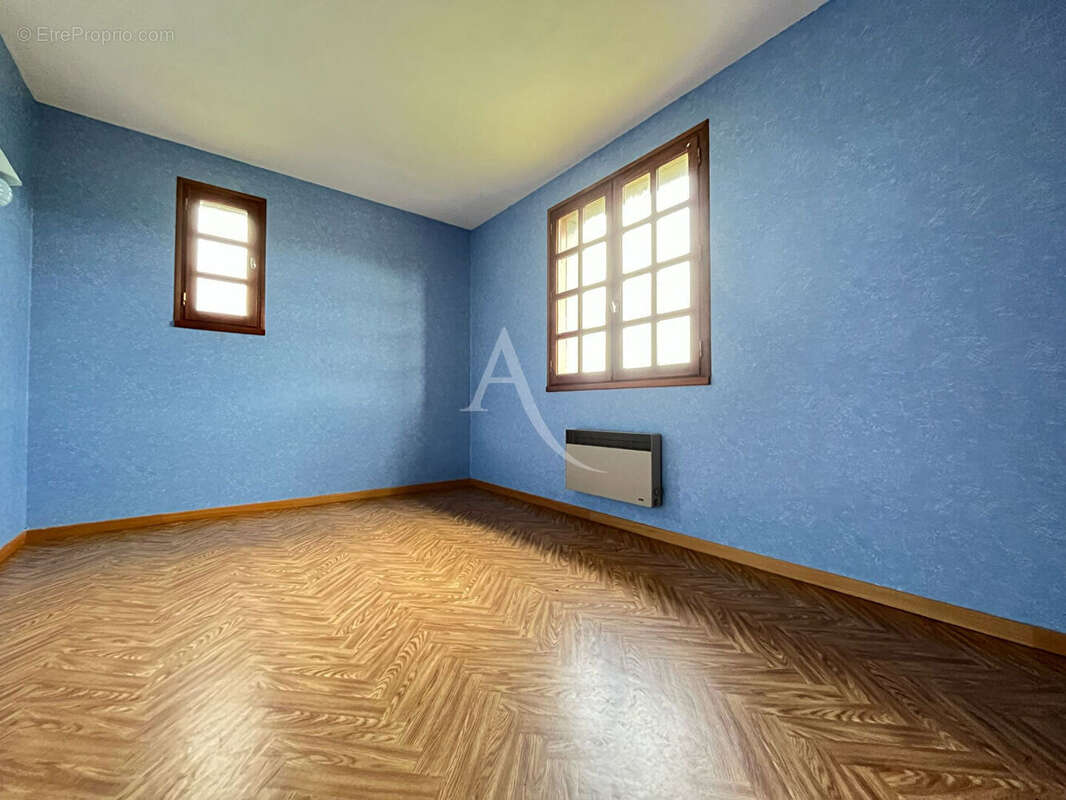Maison familiale de 135m² avec 5 chambres sur une belle parcelle de près de 7000m² - photo 7