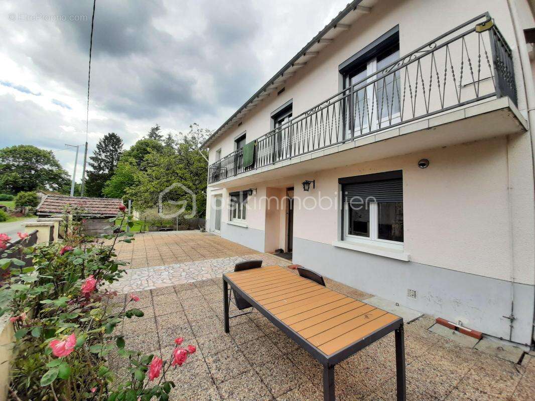 Maison à LA CHAPELLE-MONTBRANDEIX