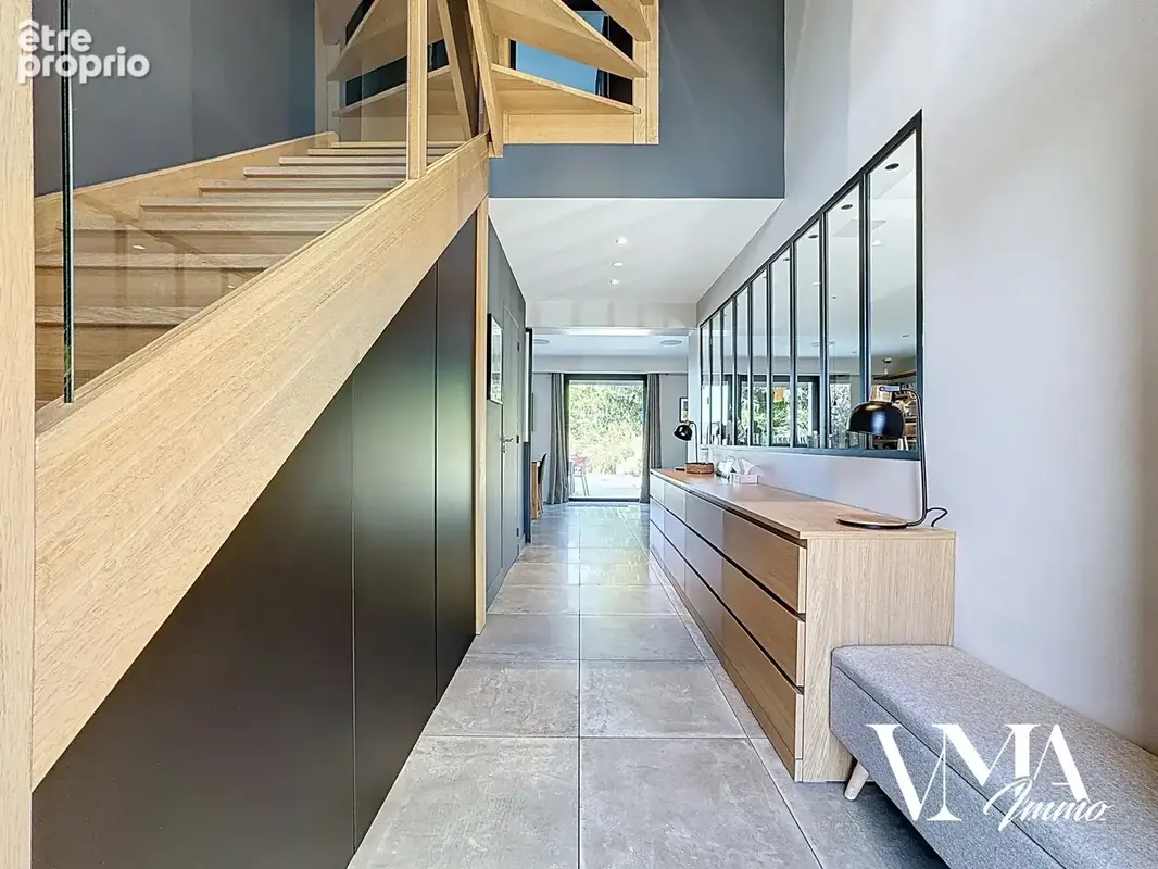 Maison de 175m2 avec piscine. Lissieu-Bois Dieu - photo 6