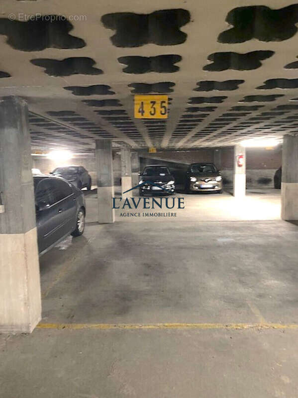 Parking à PARIS-15E