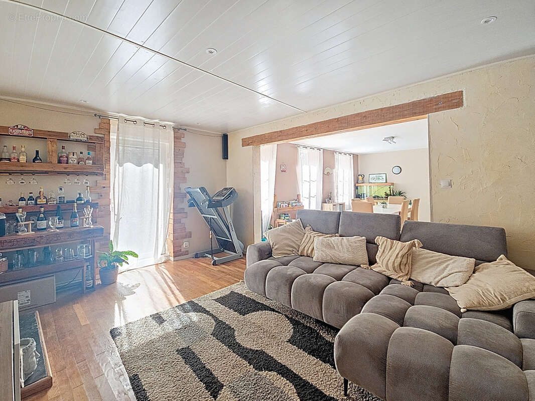 Maison à MONTREVEL-EN-BRESSE