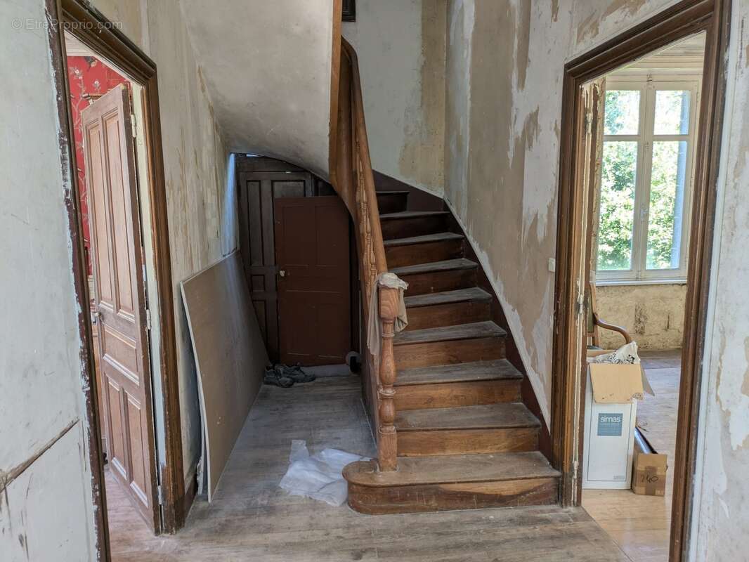Guemene sur scorff maison bourgeoise  7 pièces 185 m² environ avec garage et dépendances,un puits une parcelle de 3706m² - photo 7