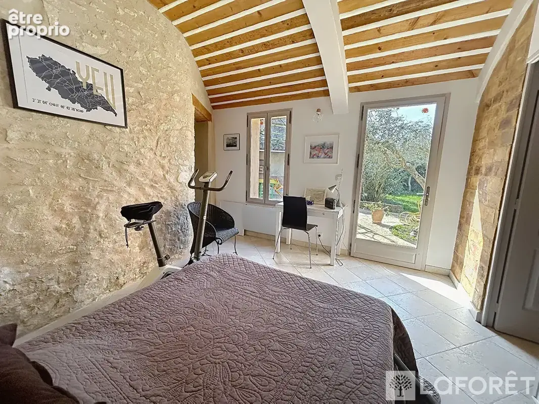 UCHAUX - Maison avec charme, 5 chambres, jardin 1000m² avec piscine - photo 8