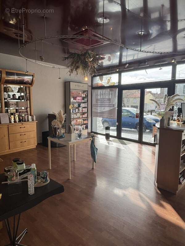 Commerce à LES HERBIERS