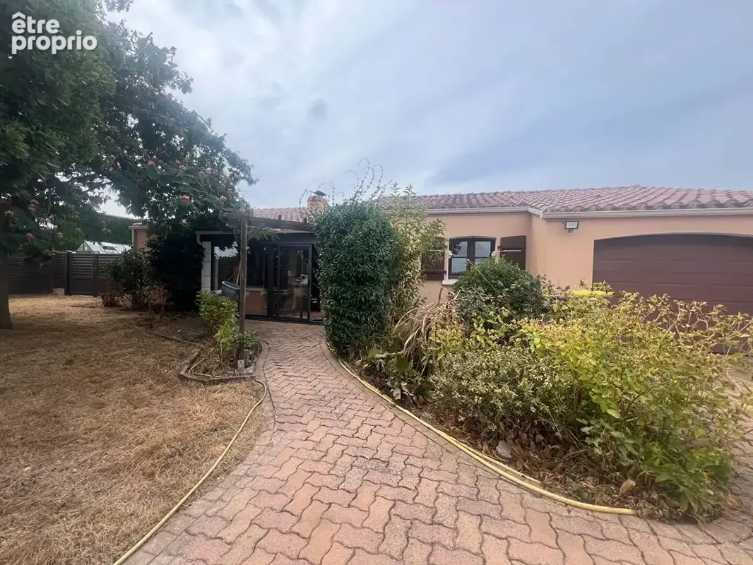 Maison  4 pièce(s) 111 m2 JARD SUR MER - photo 2