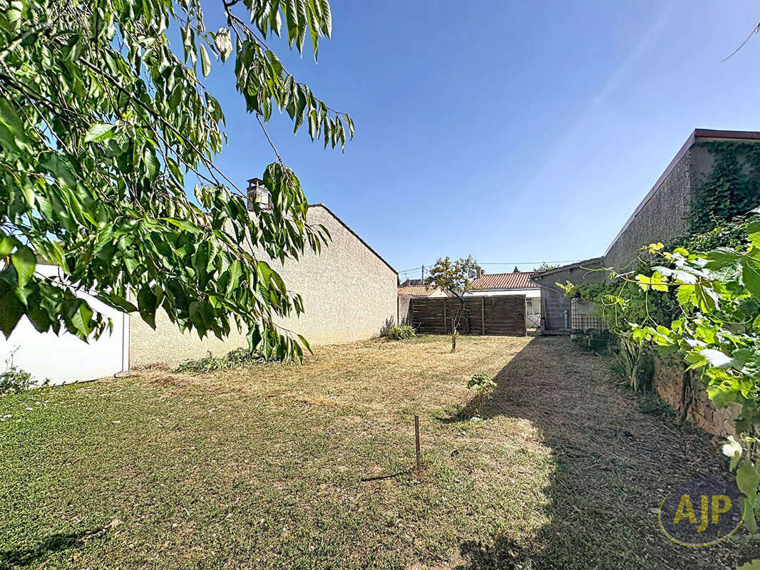 LUCON CENTRE - Maison 2 chambres - 65 m² - photo 9