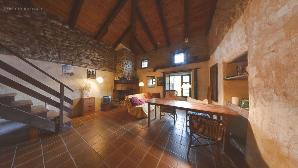 Maison à SAINT-FORTUNAT-SUR-EYRIEUX