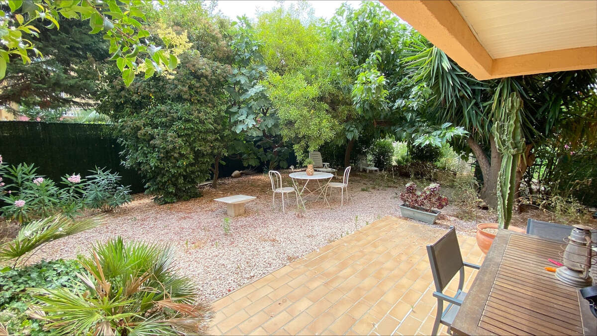 2 piéces avec jardin dans parc arboré avec piscine et tennis - photo 5