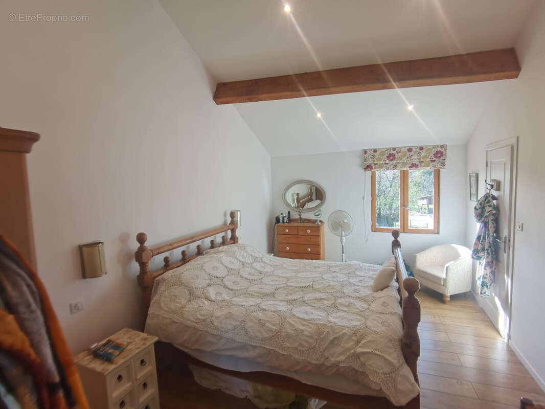 Maison à CHERVES-CHATELARS