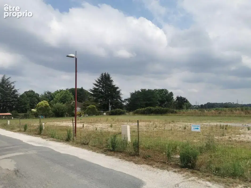 Photo Terrain à Puynormand au prix de 25 000€