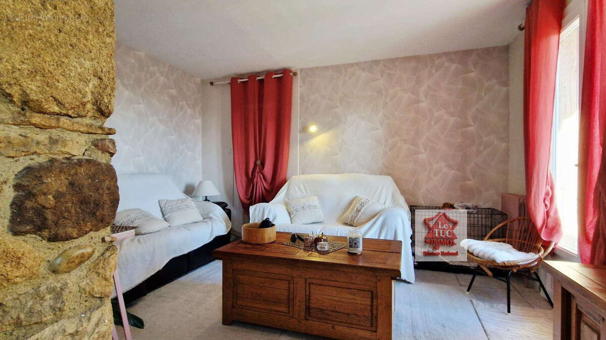 Maison à MORNAS