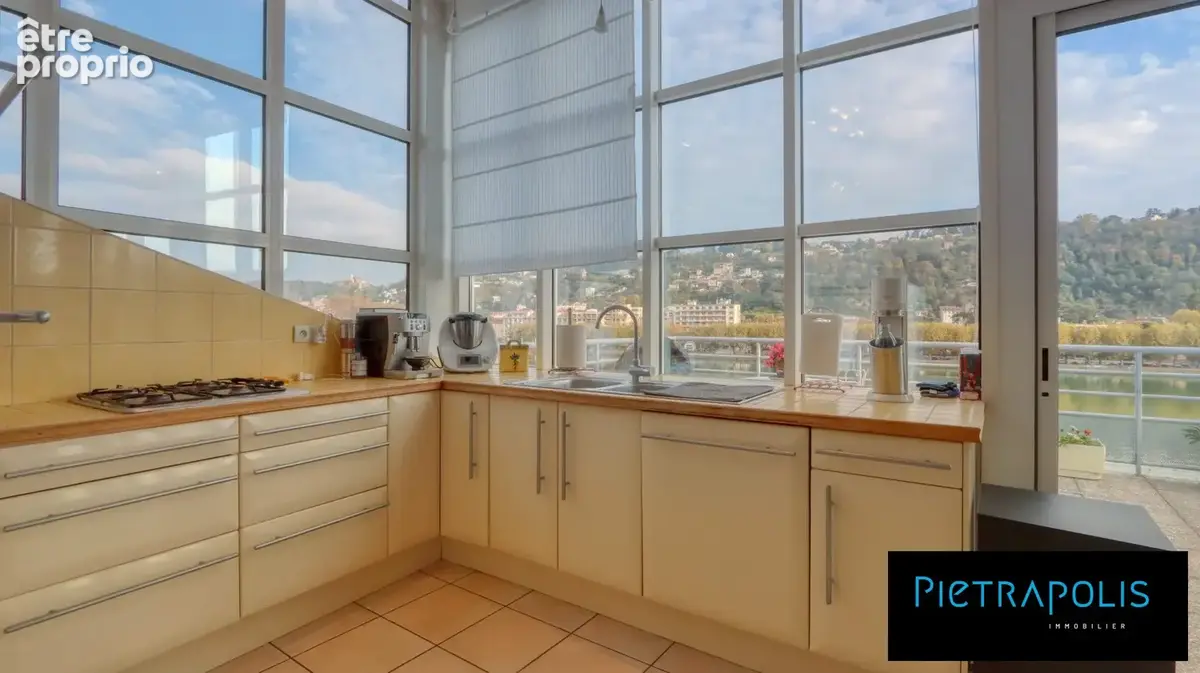 Appartement 243 m² à Sainte-Colombe  - photo 8