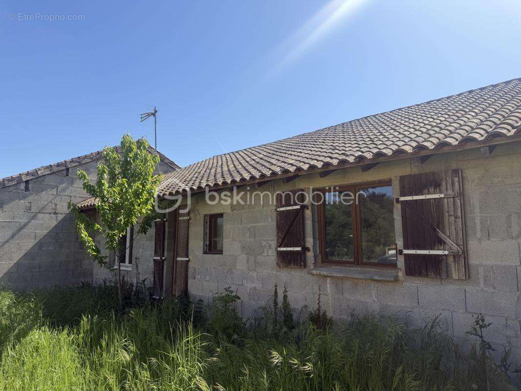 Maison à ANTONNE-ET-TRIGONANT