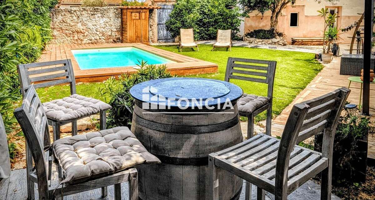 FRONTIGNAN - Bâtisse de caractère 200m2 piscine, gîte et dépendance - photo 2