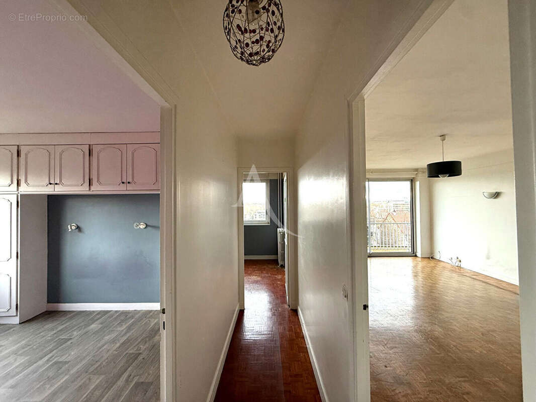 Appartement à COURBEVOIE