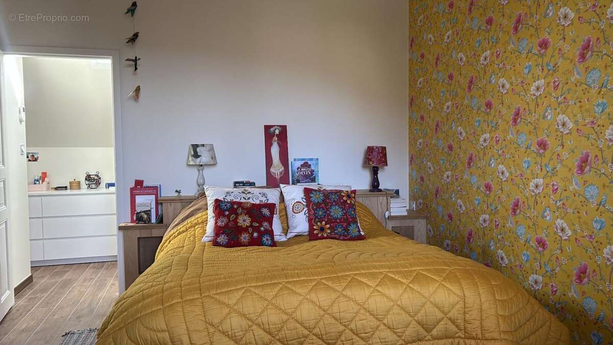 Maison à SAINTE-GENEVIEVE-SUR-ARGENCE